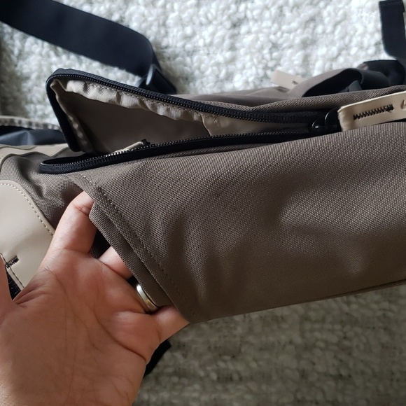 Nike 90s cordura messenger bag tan/cream/black colourway - Picture 14 of 17